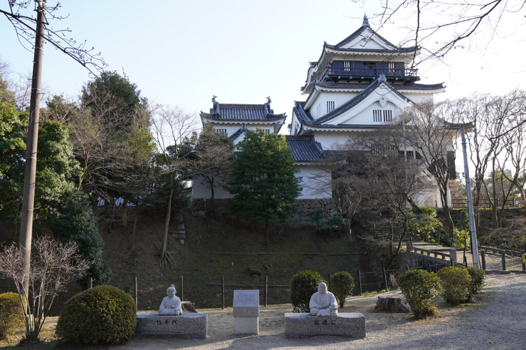 岡崎城與家康雕像